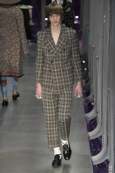 Look 95